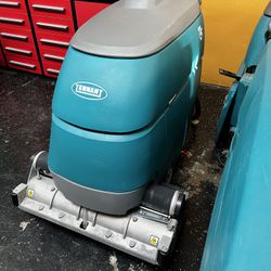 Tennant T5 Cylindrical Floor Scrubber 32”