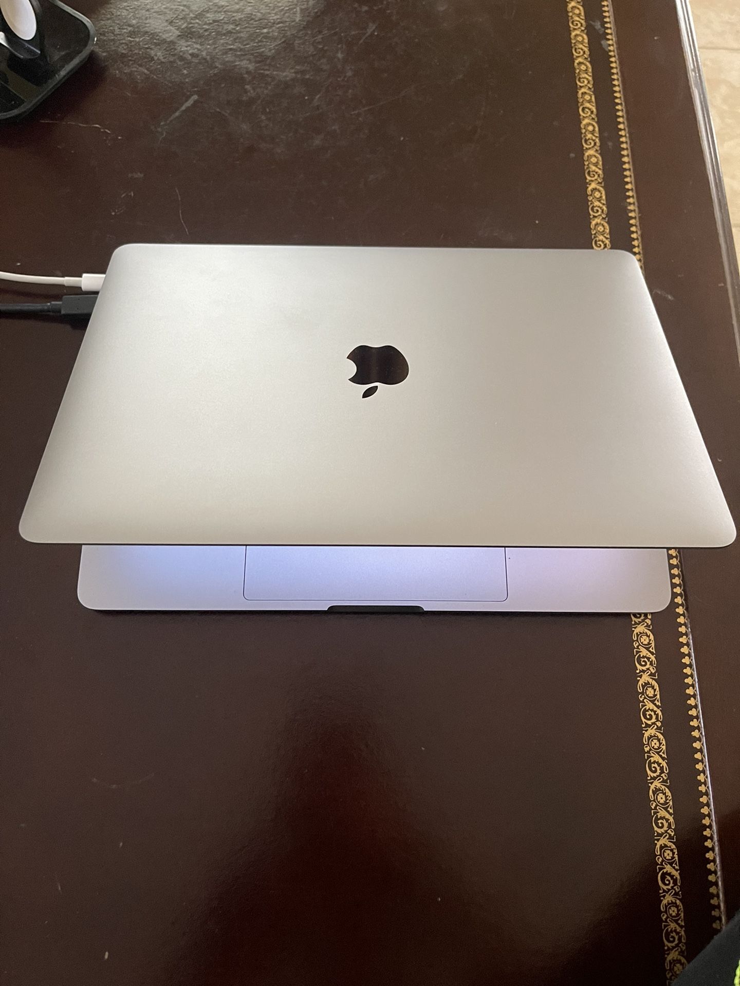 2017/18 Macbook Pro 13 Inch 2.3 i5 8GB 128GB Like new