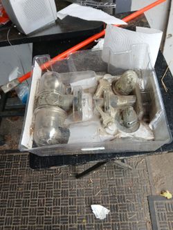 Brand New Door Nob Ass And Dead Bolt And Keys