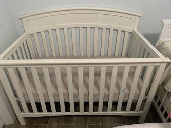 Crib w/ mattress