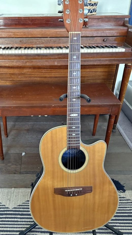 Applause Electric acoustic Guitar