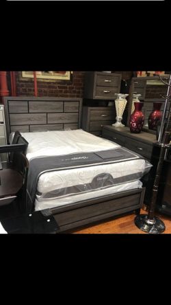 Queen bedroom set 5 pieces!! Order today!!