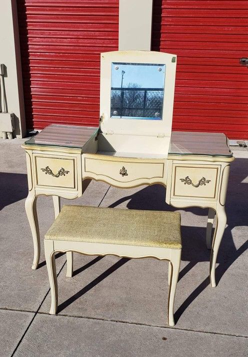 French Provincial Vanity 