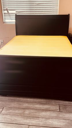 Full size bed with mattress