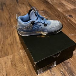 Jordan 4 UNC Retro