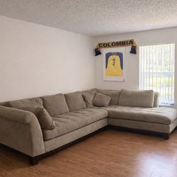 Modern L-Shaped Sectional Couch – Beige/green – Great Condition