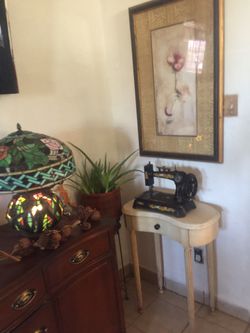 Beautiful vintage entry way table.