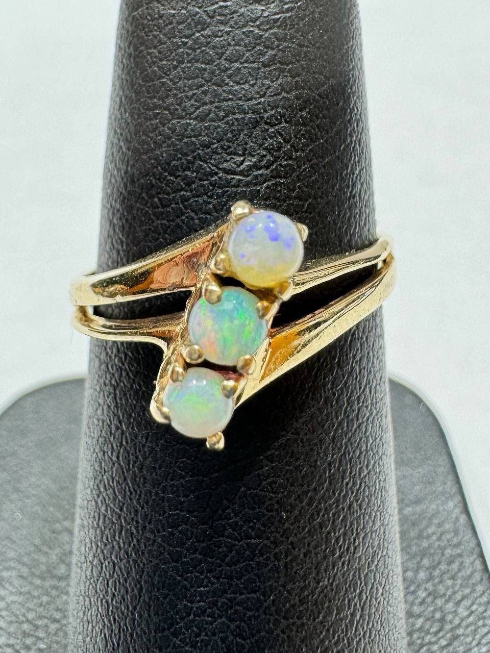 14k yellow gold lab opal stones ring