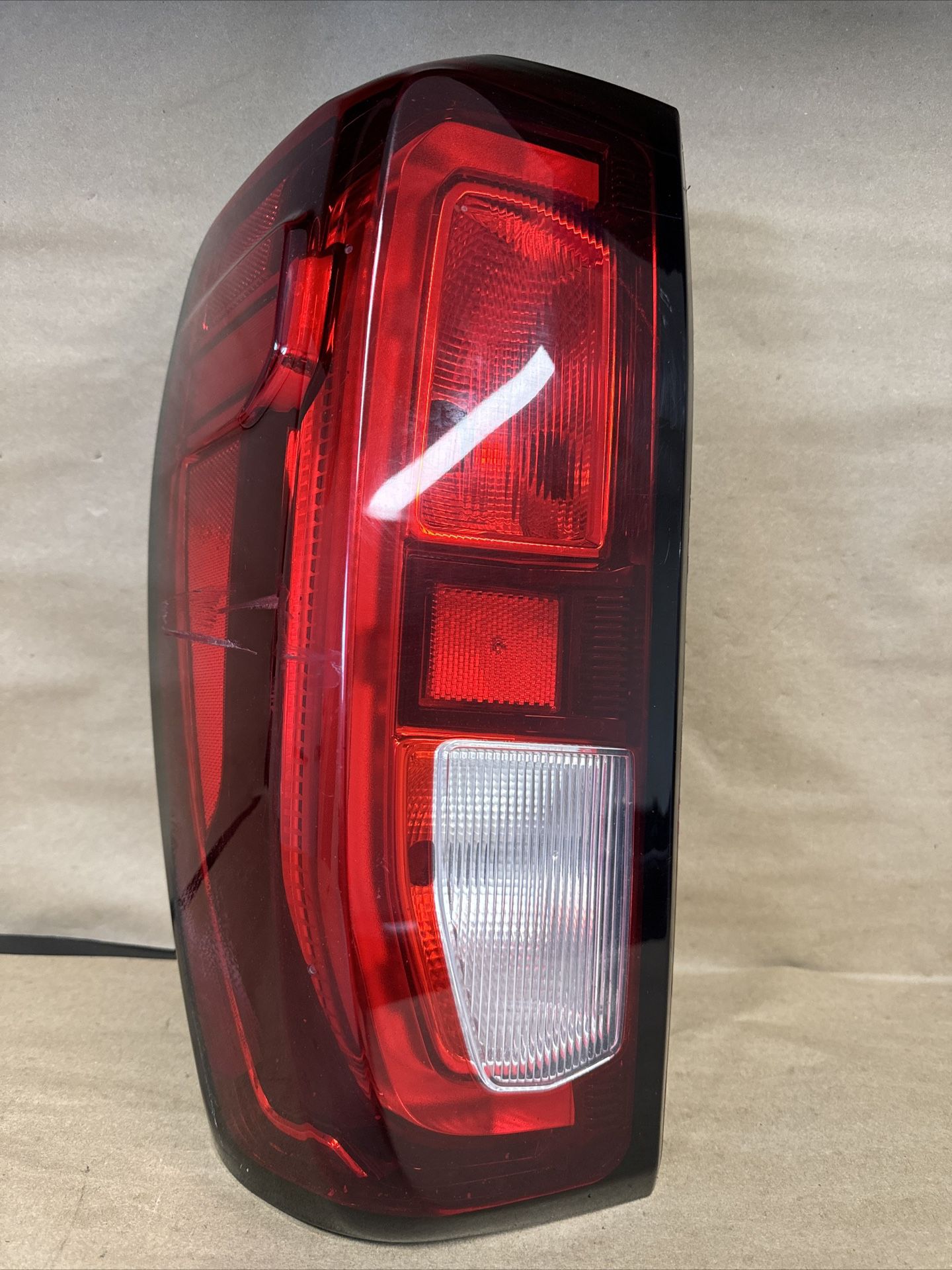 2019-2023 GMC Sierra LH DRIVER Side HD Tail Light, Part #(contact info removed)5, OEM HALOGEN