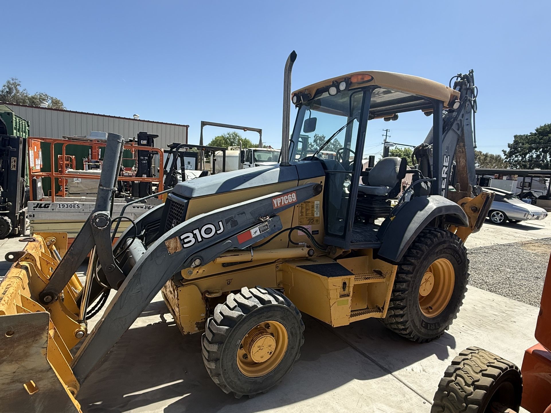 310 J Back Hoe John Deer