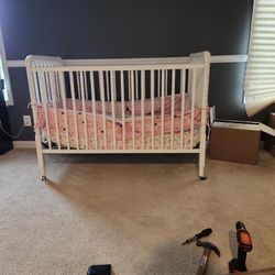 Height Adjustable Crib With Bumpers
