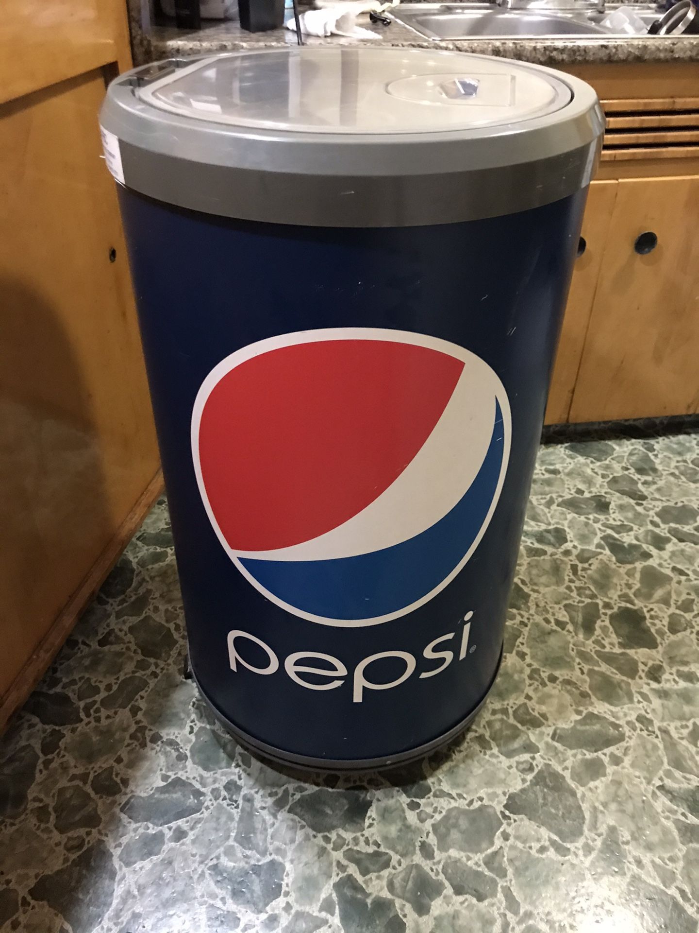 PEPSI ELECTRIC PORTABLE BARREL COOLER