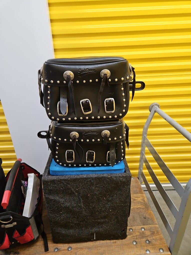 gently used leather saddle bags the saddlemen