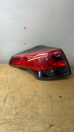 2016 2017 2018 Toyota RAV4 driver side taillight