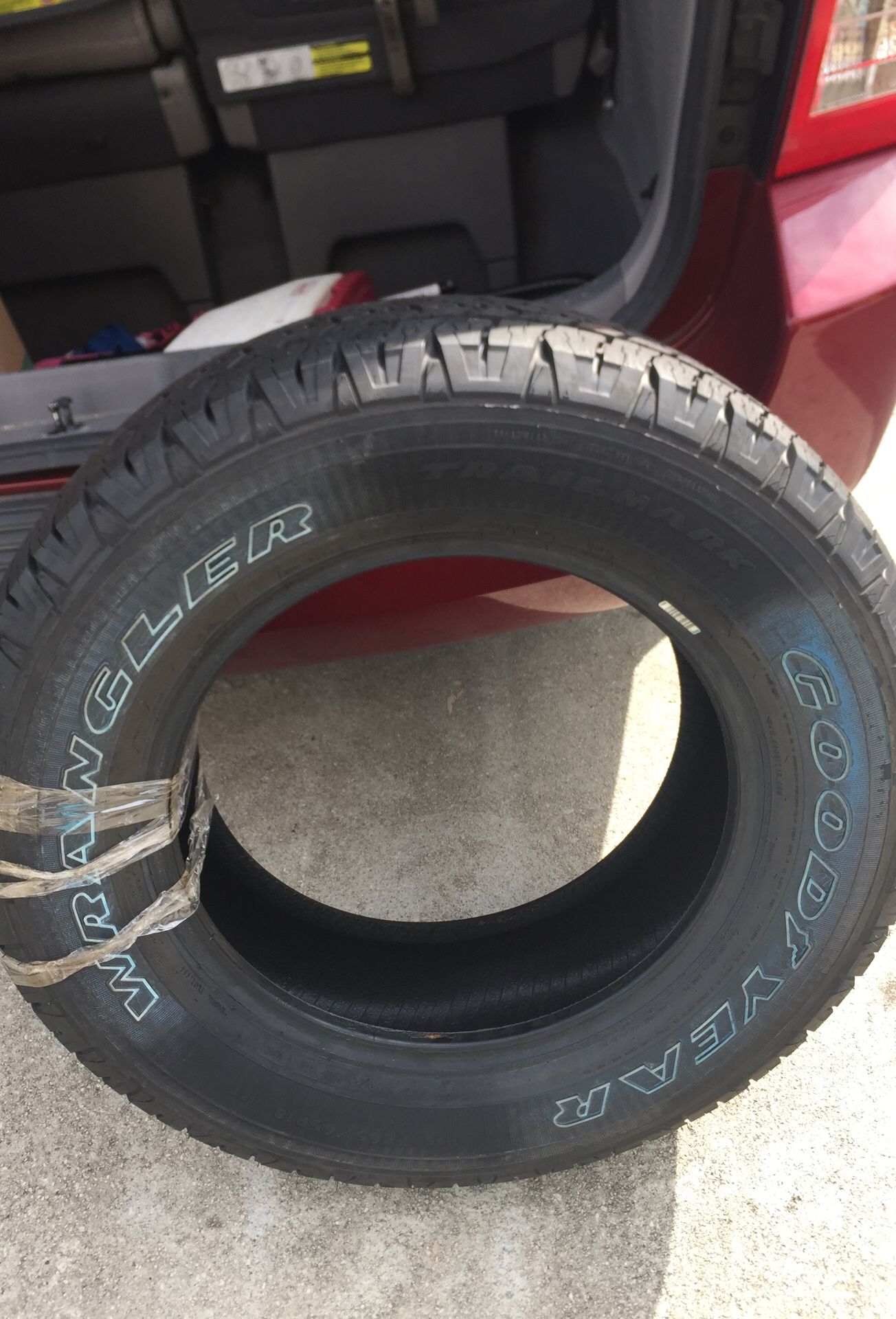 Tire. 265 65. 18. Brand New