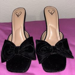 Windsor“Adorably Luxe Velvet Bow Strap Stiletto Mules” (Size 8)