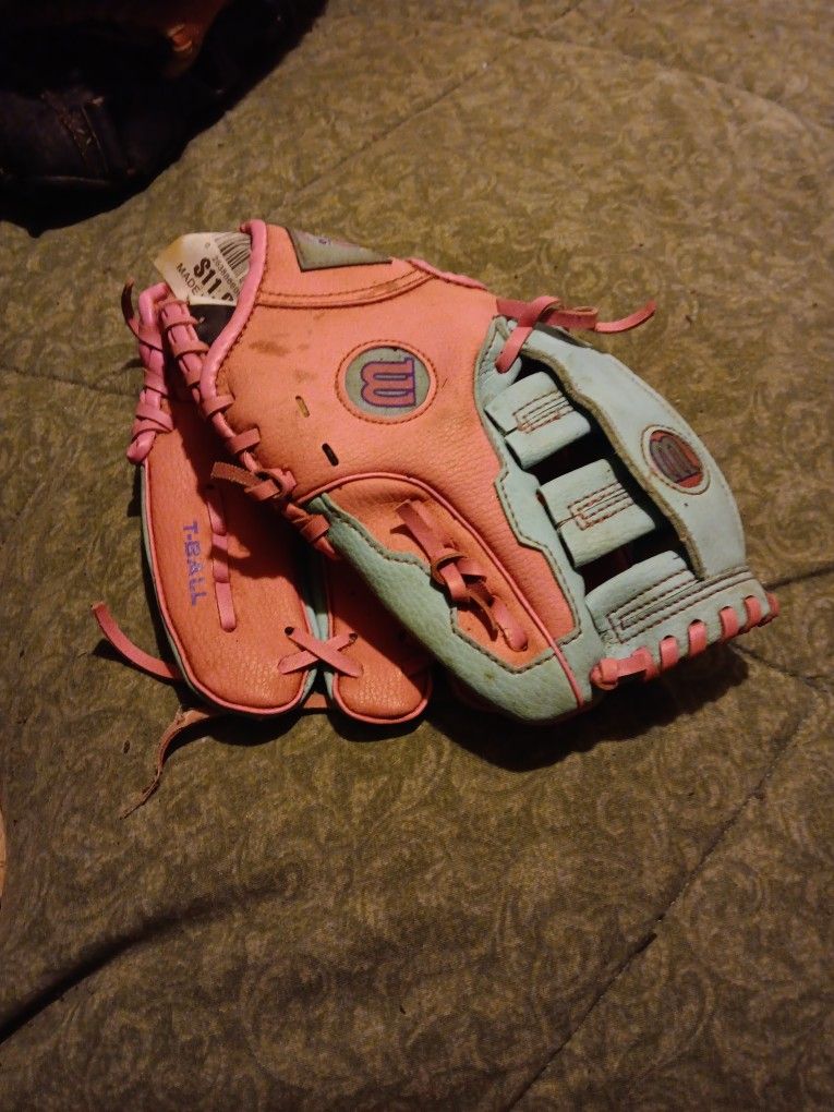 Girls Tball Leather GLOVE BY WILSON 