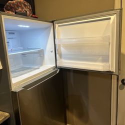 Insignia Refrigerator 