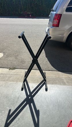 On stage double piano stand