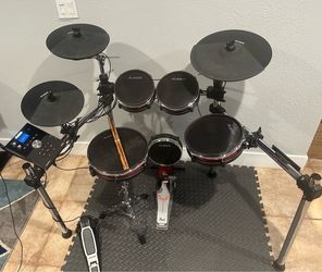 Alesis Crimson Mesh Electronic Drum Kit + Pearl P930 Pedal