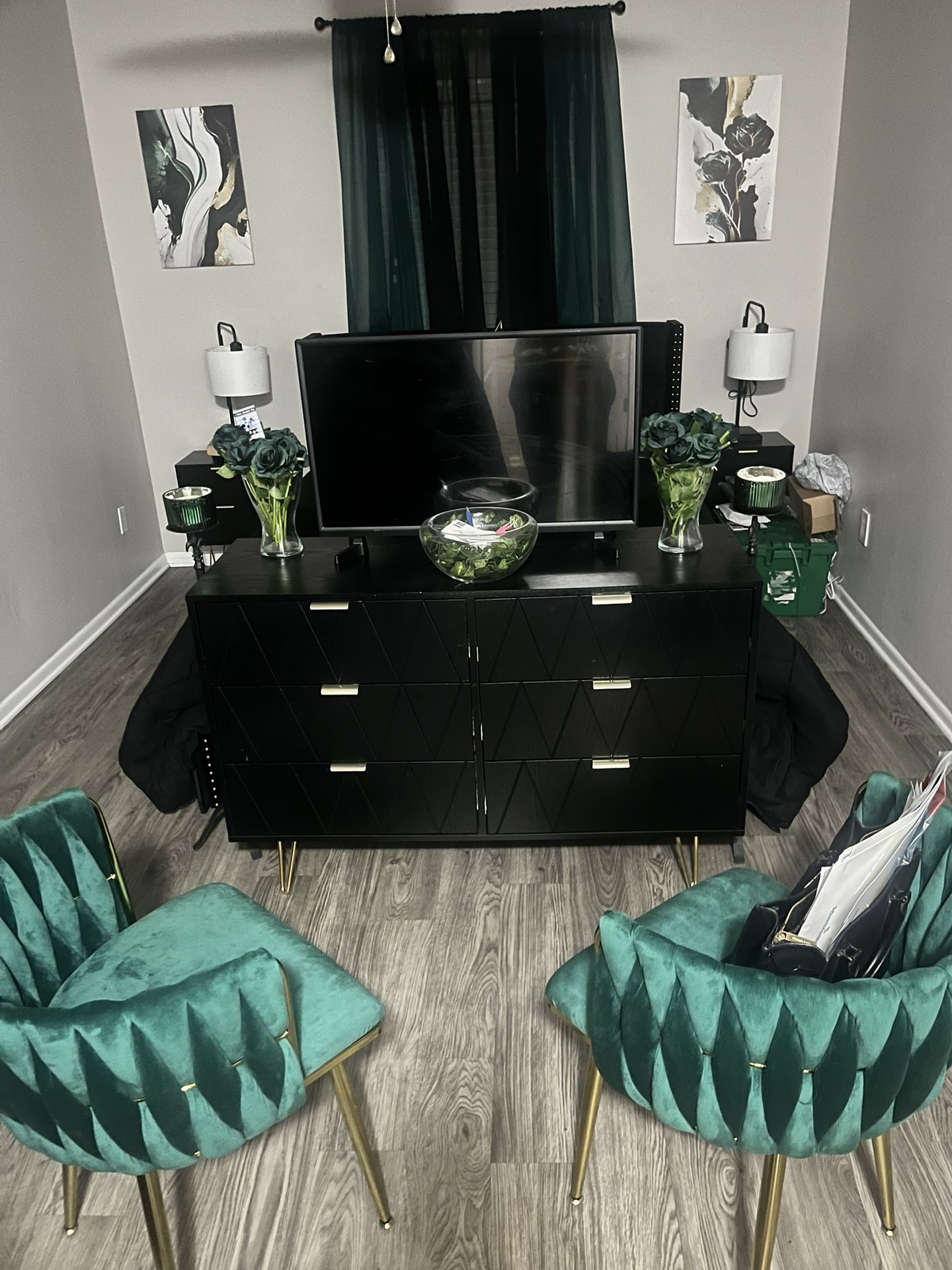 Queen, black bedroom, set and extras