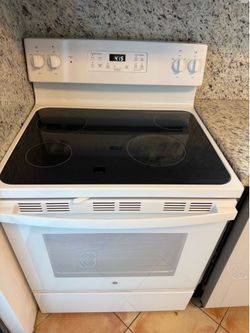 GE 30 in. 5.3 cu. ft. Electric Range