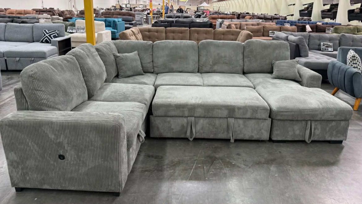 New Sleeper Sectional Couch With Storage / Free Delivery Home & Garden