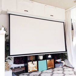 $60 (New) Manual 100” 16:9 projector screen manual pull down matte white viewing area: 87x49”)