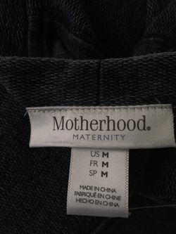 Cute maternity top!! Brand new. Tags still on top! Can be used as top after baby too. It’s that cute. Doesn’t Look ”maternity “