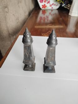 Rare antique astor by pool Windsor salt and pepper shakers