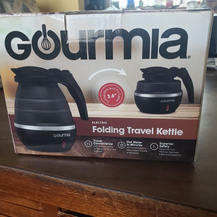 Gourmia folding travel kettle