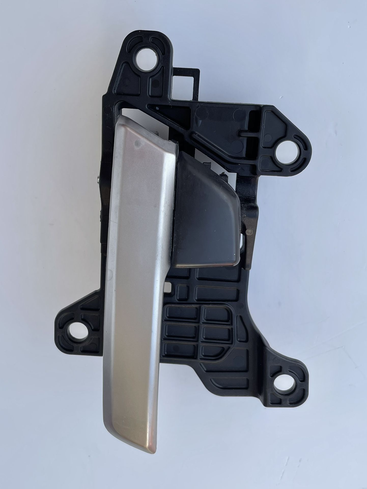 Hyundai Elantra 2017-2020 Front Left Inside Door Panel Handle 82610-F2000 OEM