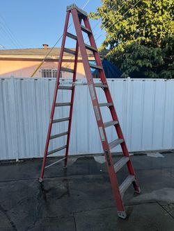 Louisville 10 ft Fiberglass Step Ladder 300lbs