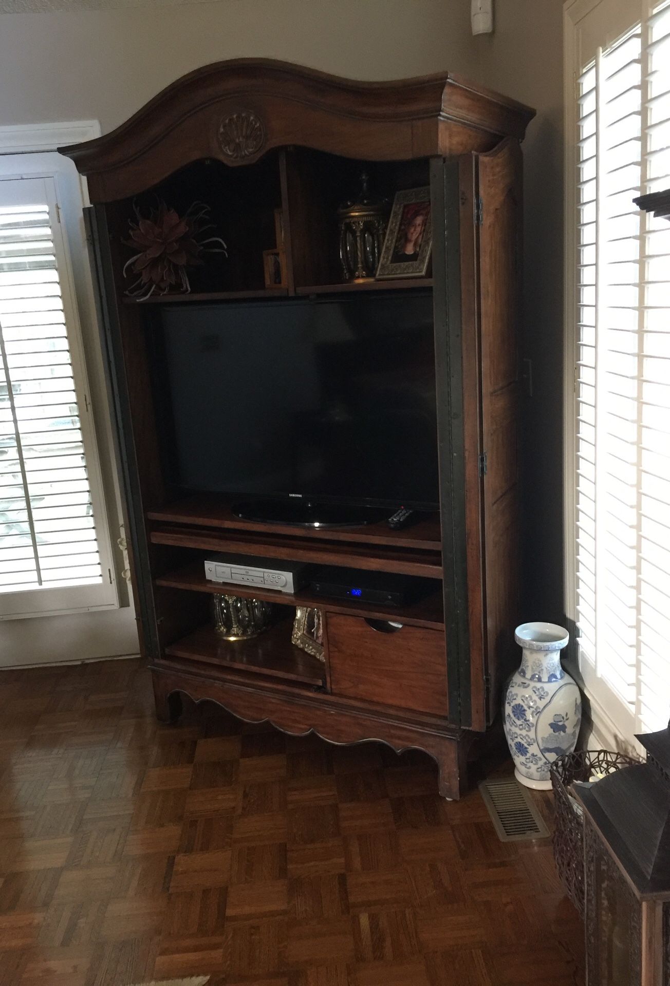 Amoire all solid wood in great shape. Has beautiful doors and shelves and Drawers.