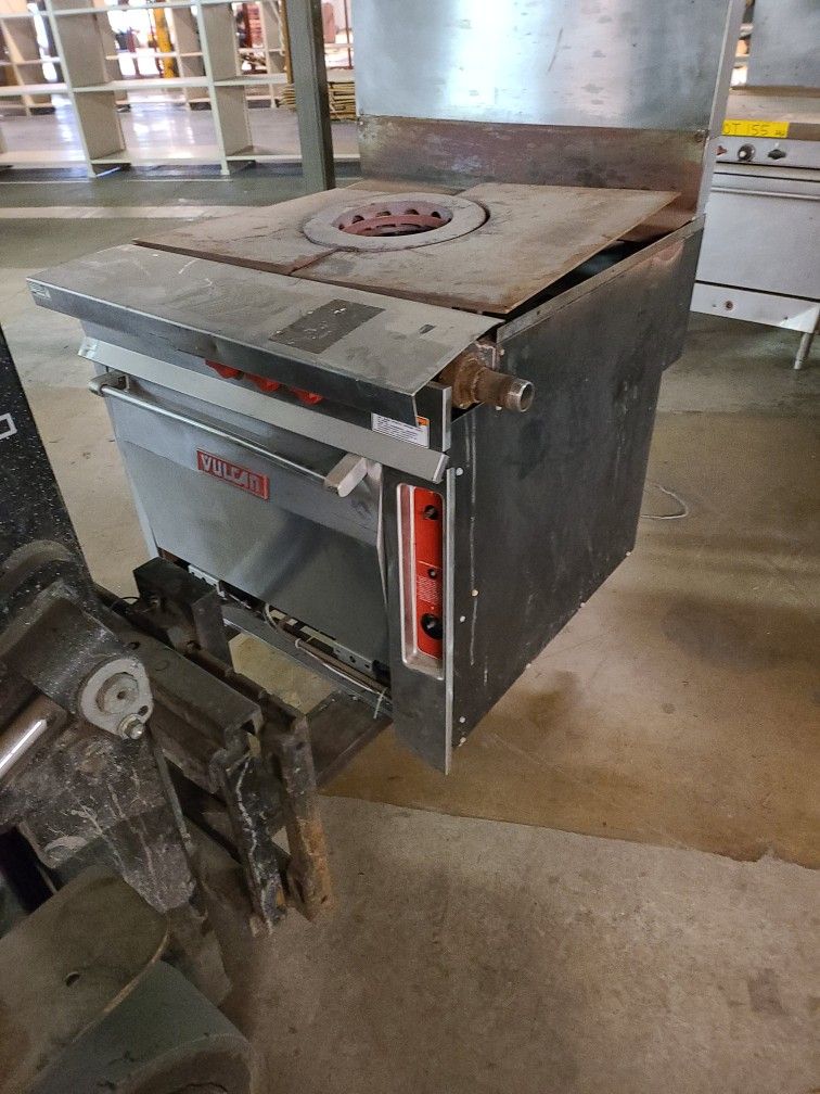 13 Commercial Gas Ranges Vulcan