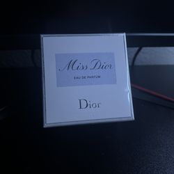 Miss Dior Eau de Parfum – 100 ml (3.4 fl oz)