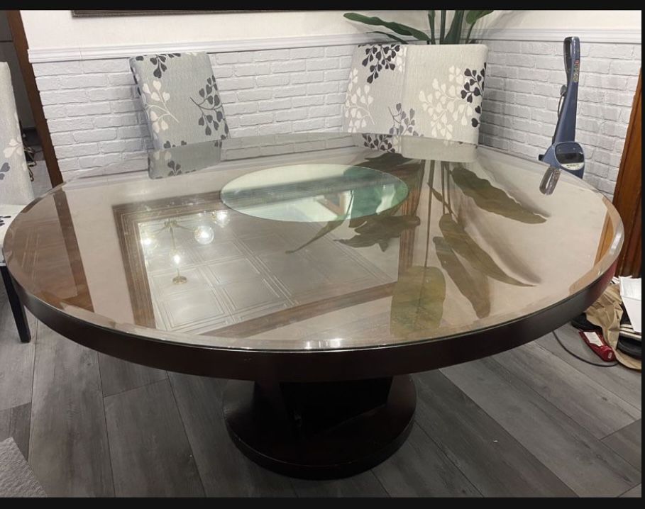 Round Table w/tempered Glass