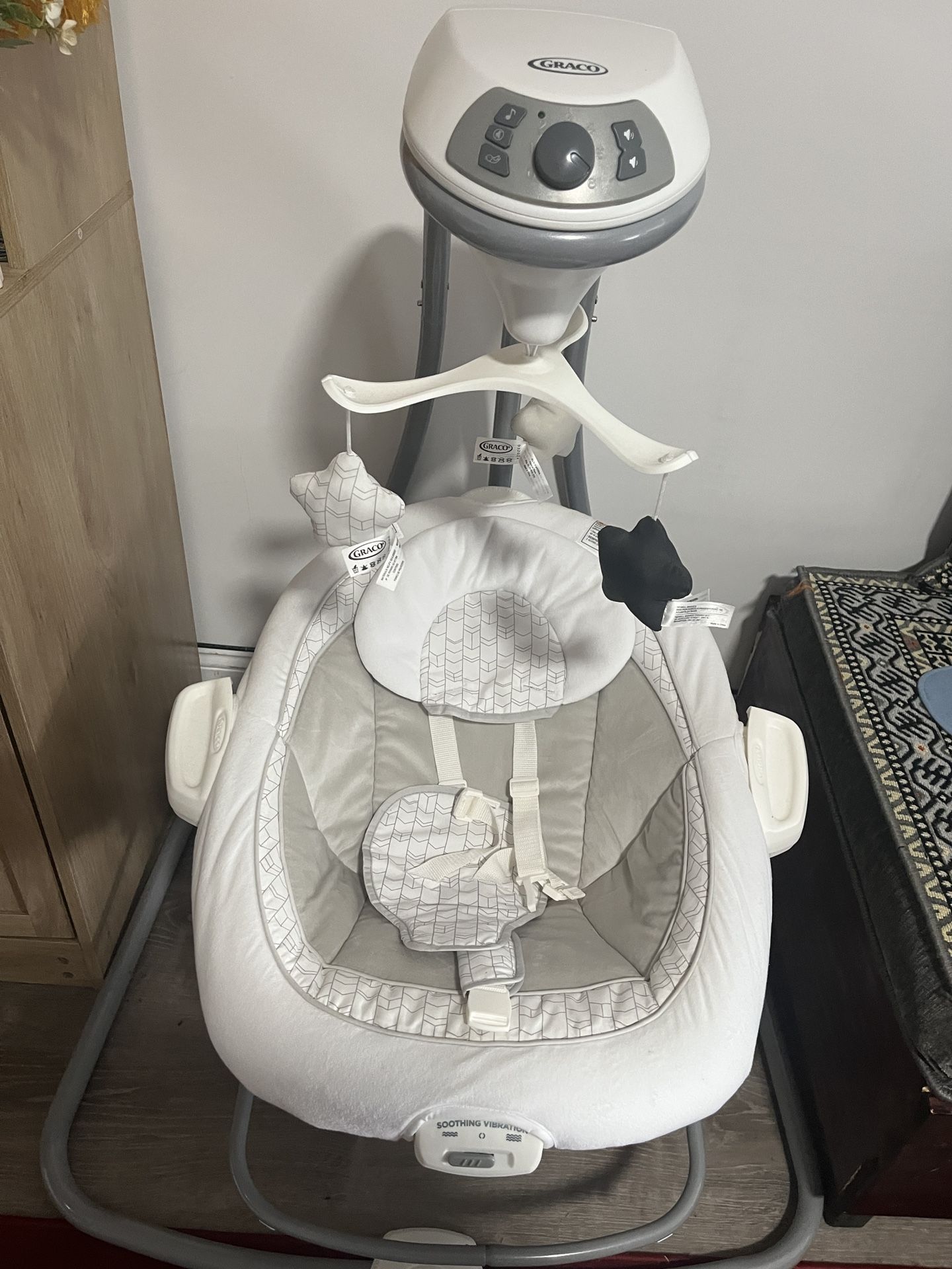 Graco DuetConnect Swing And Bouncer.