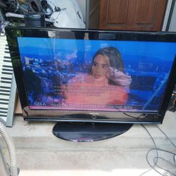 !! 42 In Plasma TV Samsung  With Remote