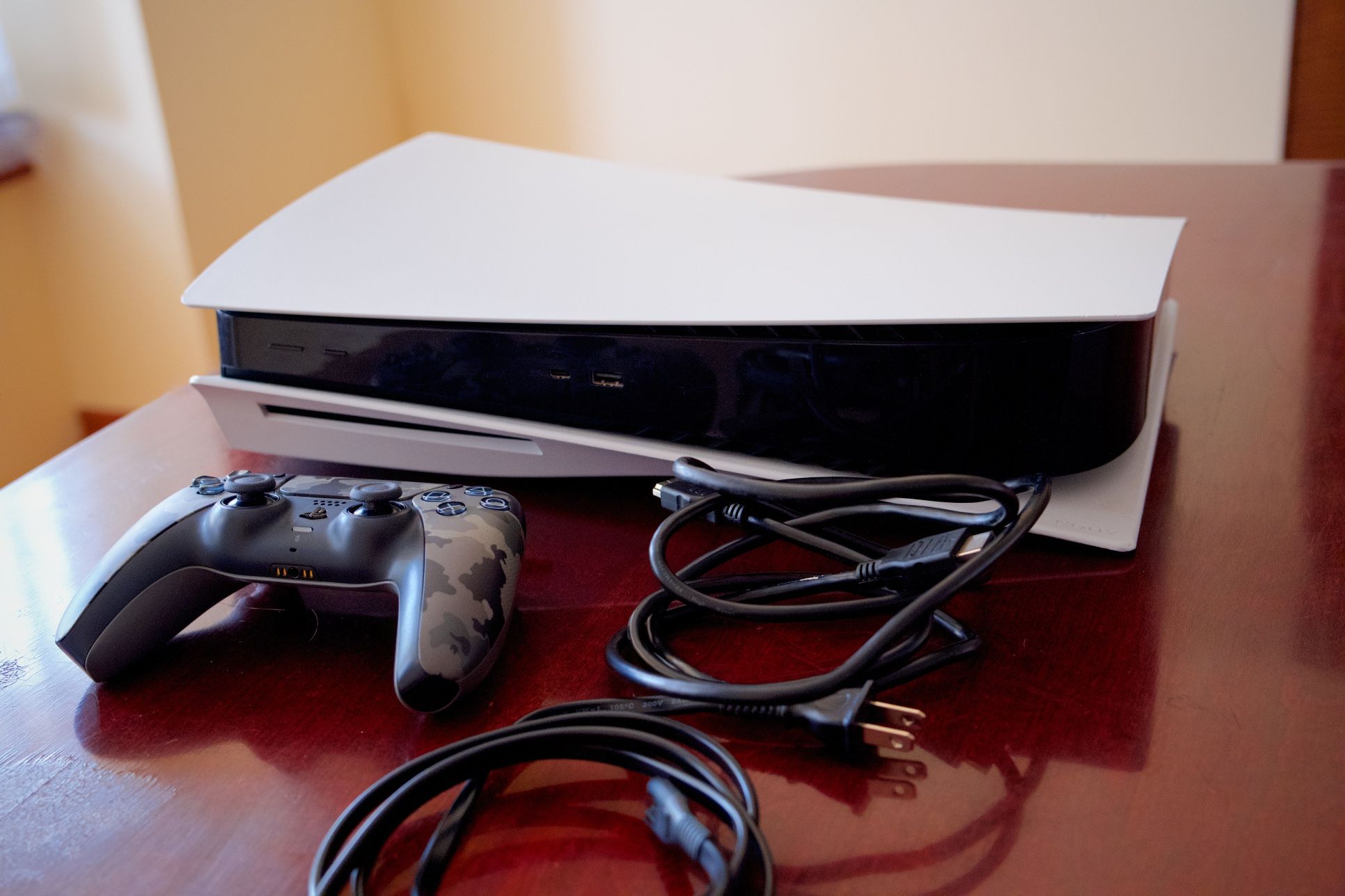 PS5 Disk Edition + Controller