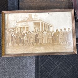 This photograph captures the Amityville High School Party  trip to Mount Vernon, Virginia, on April 1923. 