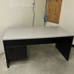 Metal Desk With Draws 