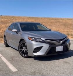 2020 Toyota Camry SE Silver - Clean title, 1 owner