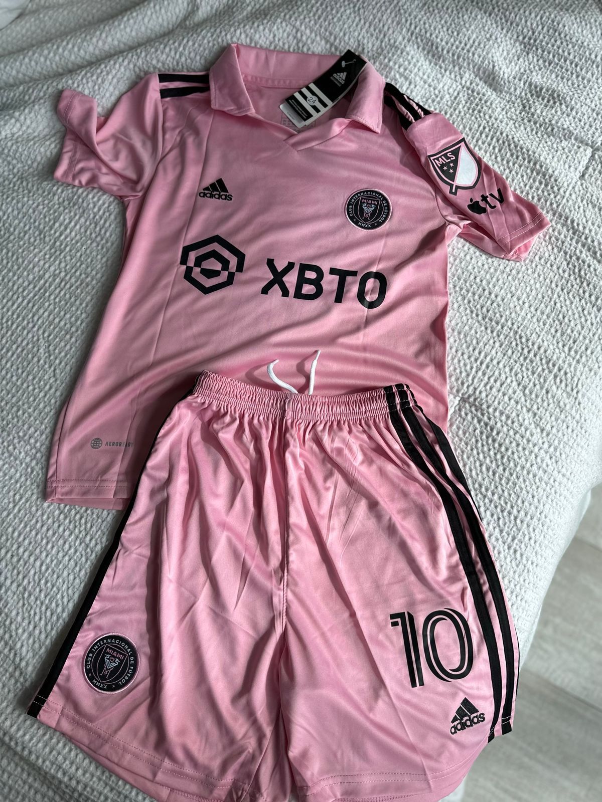 Inter Miami Kids pink set jersey and short from 2 years old to 13 years old.