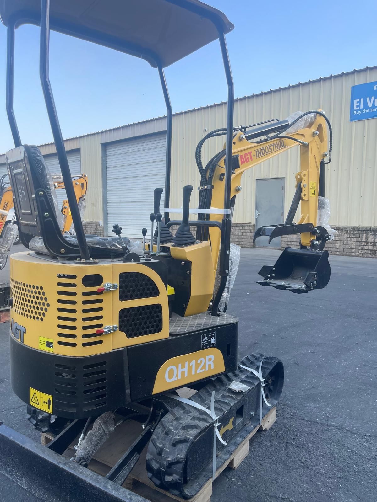 2024 New Mini Excavator 1Ton Hydraulic Digger 13.5