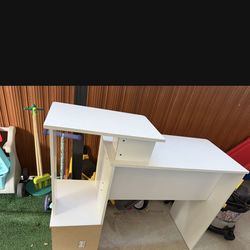 Desk /Escritorio