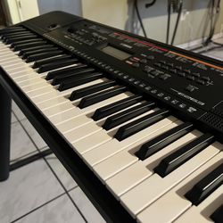 Yamaha 61 Key Electronic Keyboard