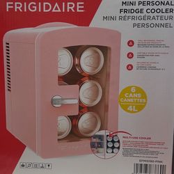 Mini personal fridge