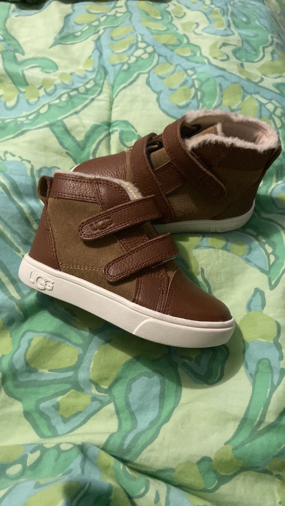 UGG