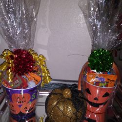 Halloween Buckets!!!!🖤💚💜👻🎃 I Made These 4 Ppl Who Are Not Wanting To Go Out With Covnid Going Around!! Or Still Wanting Your Kids To Participate.